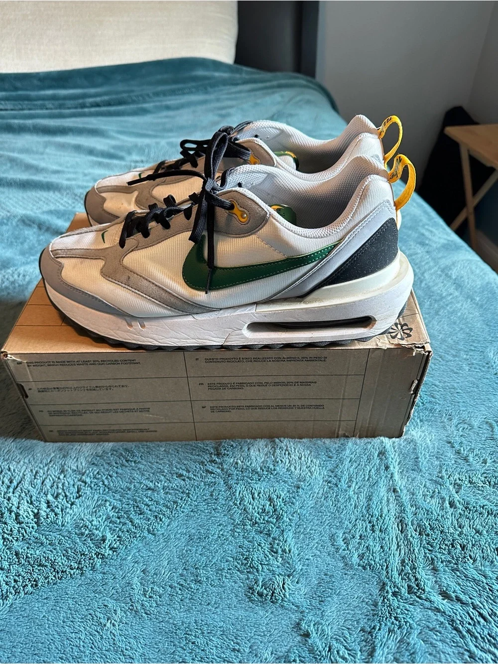 Nike Mens Retro Runner Sneakers - White, Black & Yellow
